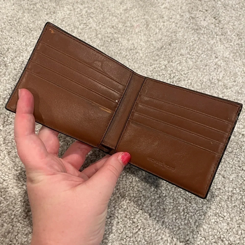 Michael Kors Harrison Slim Billfold Folding Leather Wallet in‎ Brown